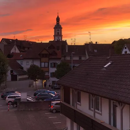 Belinda, Tiengen Zentrum *